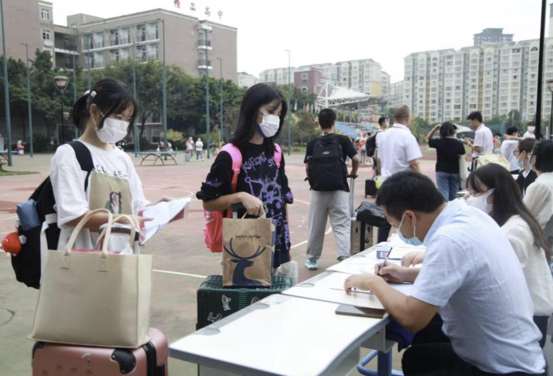 再见了，小盆友——9月19日成都家长成功“解除居家”……