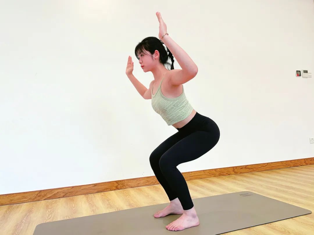 练完瑜伽膝盖窝疼怎么回事,练完瑜伽腰疼膝盖疼正常吗