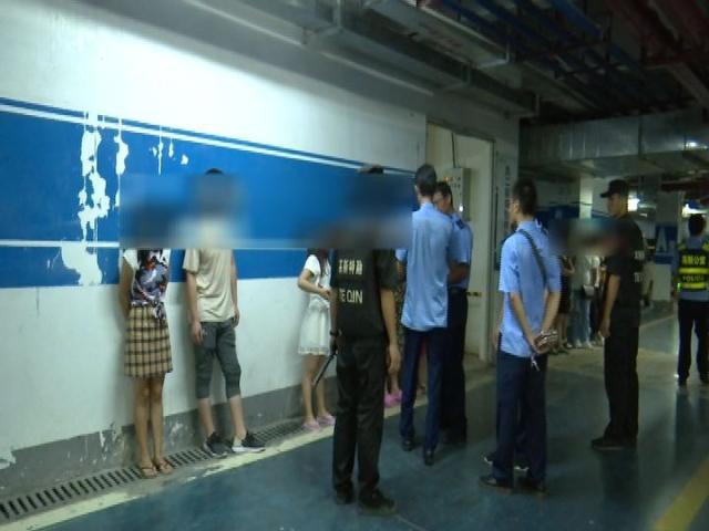 警方抓获传销分子,警方夜袭传销窝点抓获涉案人员