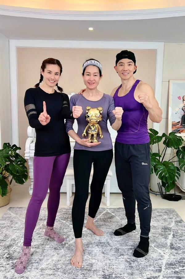 刘畊宏毽子操早练好还是晚上练好,刘畊宏毽子操要跳多少遍才有用