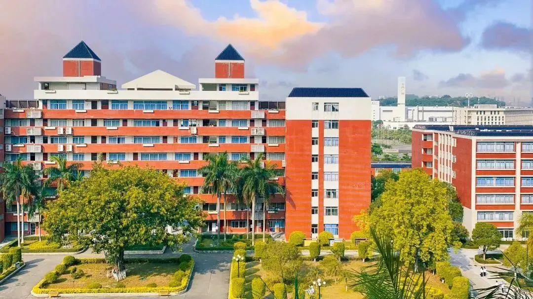 高校招生季广州华立科技职业学院,广州华立科技职业学院现在招生吗