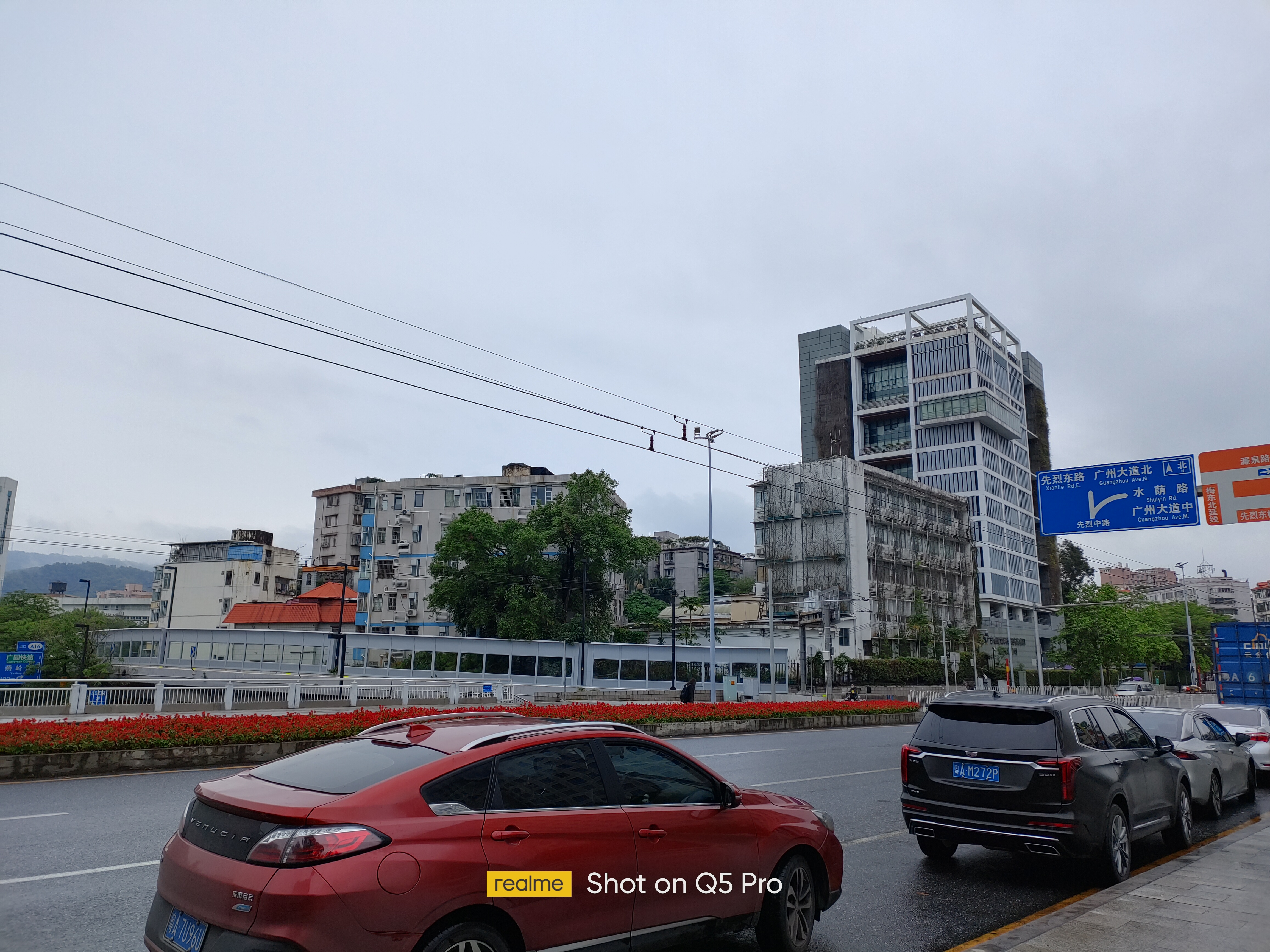 真我q5pro能用65w的闪充么,80w闪充能给60w手机充么