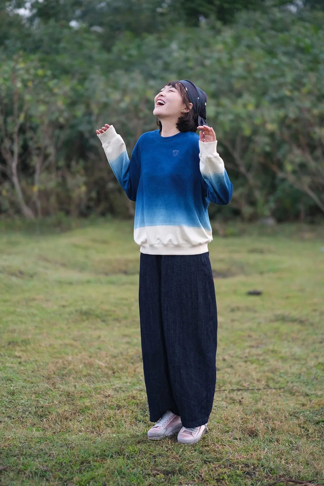 远家YUANJIA：蓝染刺绣卫衣，渐变流动的生命丨中式潮流Daily