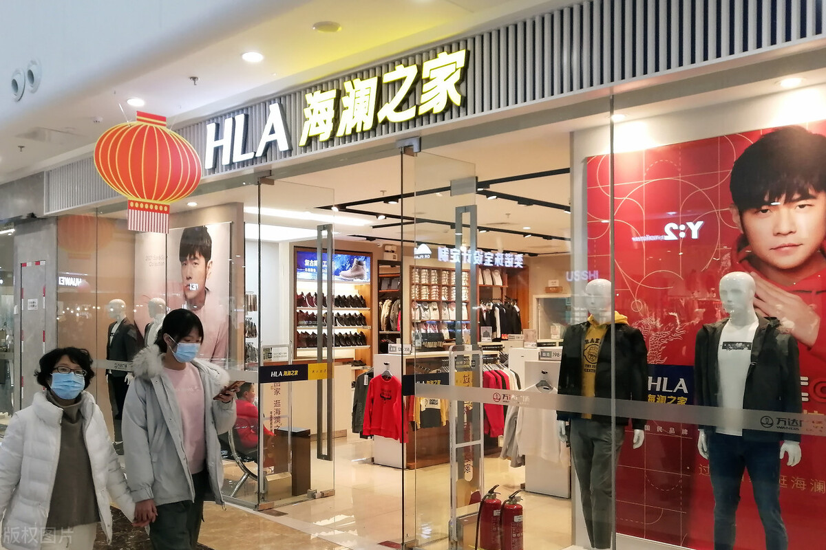 40-50岁男人穿什么颜色衣服好看,35至40岁男装品牌推荐性价比最高