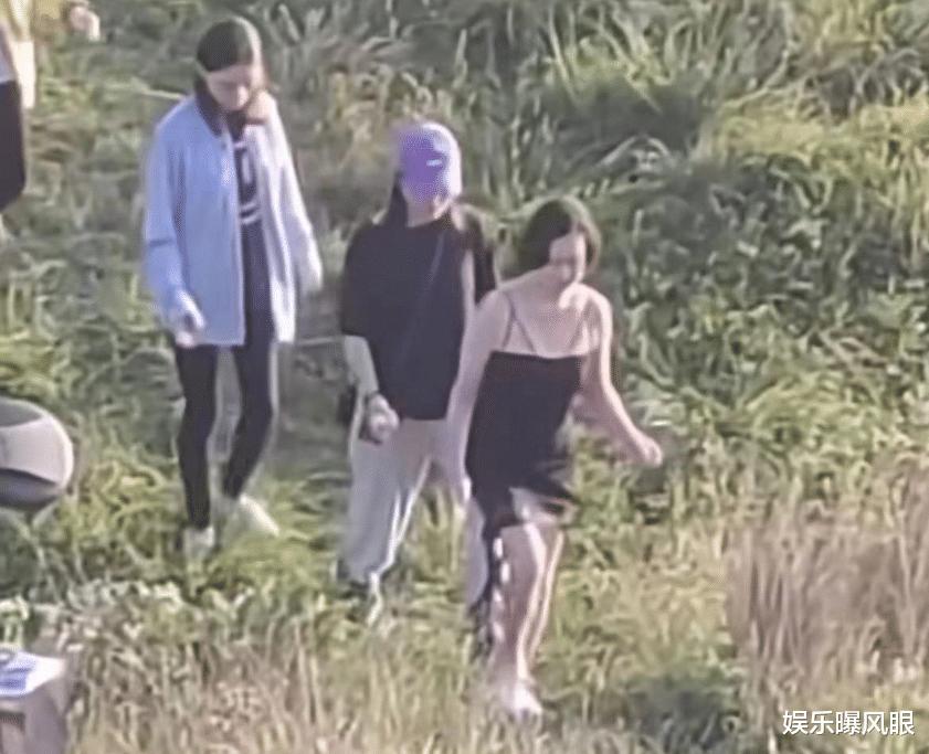 何超琼被吐槽穿衣,何超琼穿衣惹争议