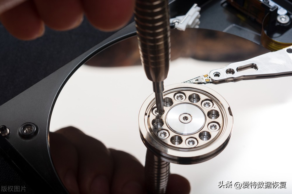 移动硬盘异响不读盘怎么回事,移动硬盘磁头损坏是什么原因