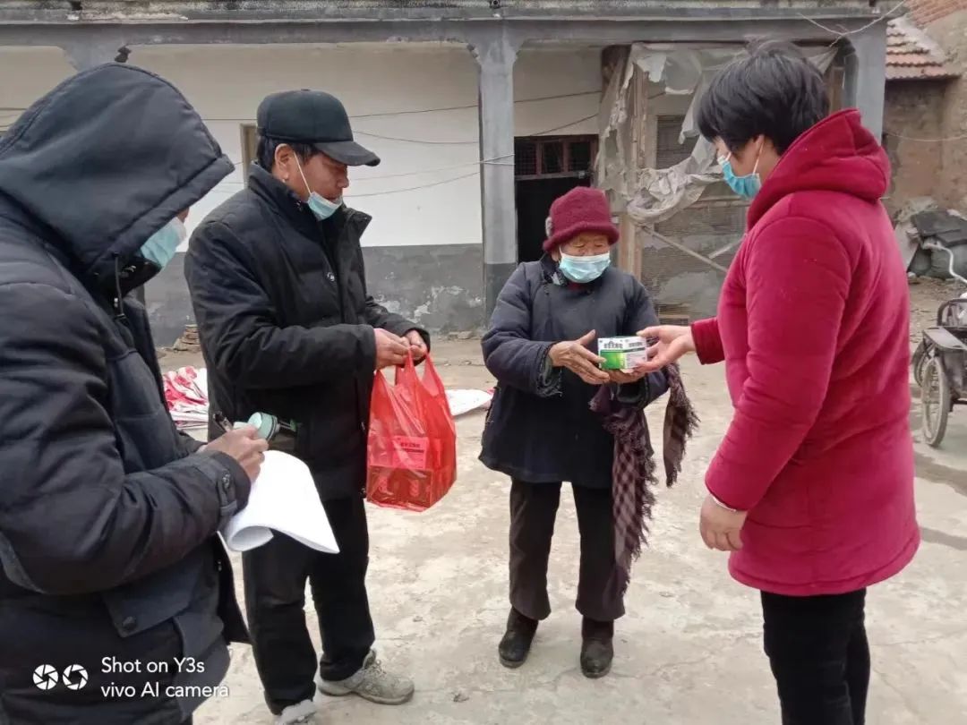 情系贫困户冬日送温暖,情系高龄老人暖心入户走访