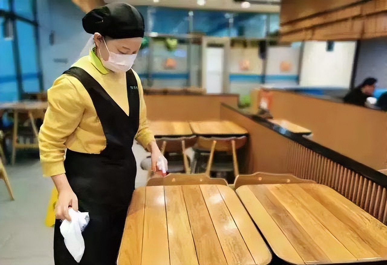 谭咏麟称通心粉“平民化早餐”引争议：10块钱一袋，难道还贵族？