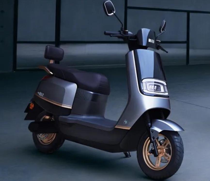 5000左右的电摩极速多少,爱玛雅迪电摩哪个好