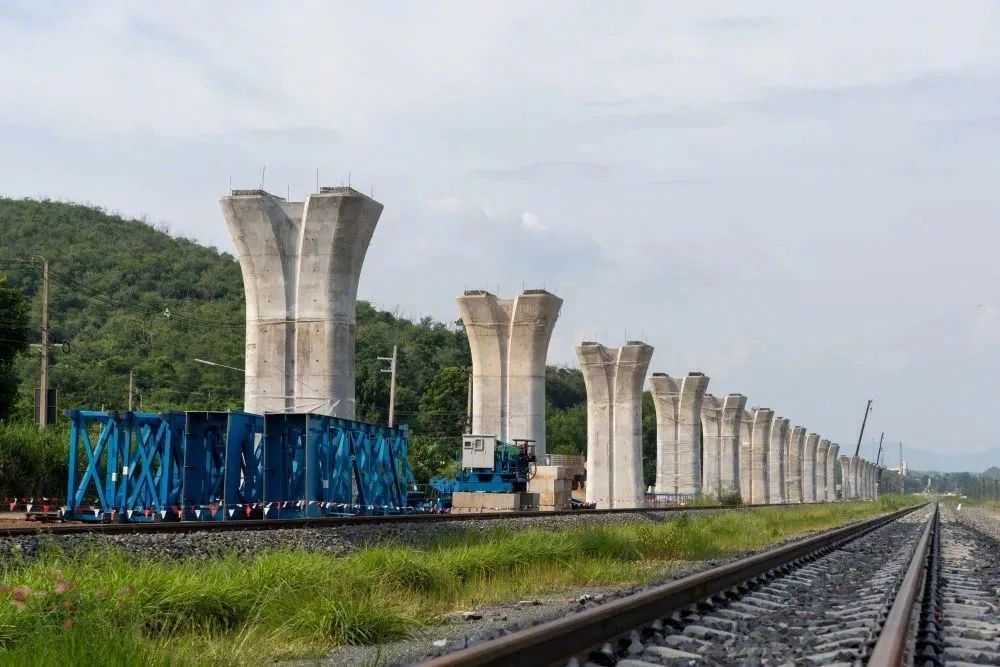 同世界相互交融相互成就——记习*平近**主席出席亚太经合组织第二十九次领导人非正式会议并对泰国进行访问