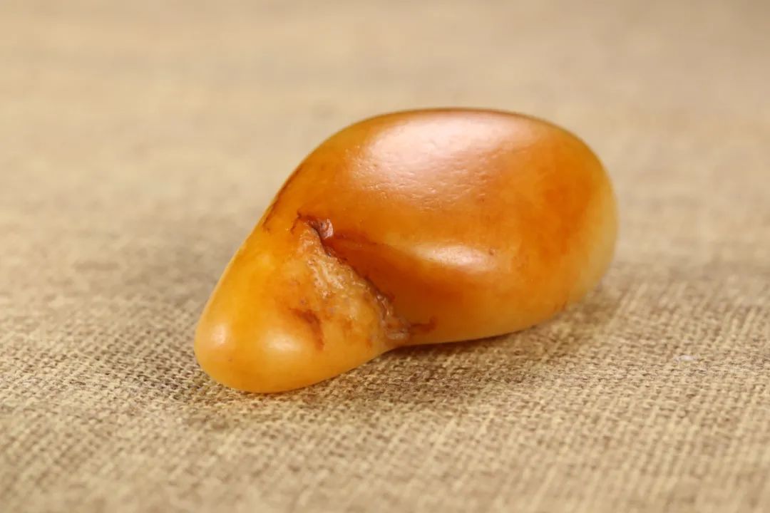 和田玉容易摔出裂纹吗,和田玉籽料有裂正常吗