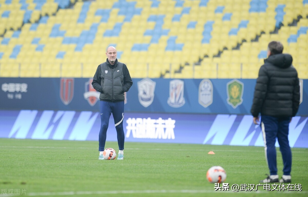 武汉三镇主场看球,武汉三镇比赛球迷现场