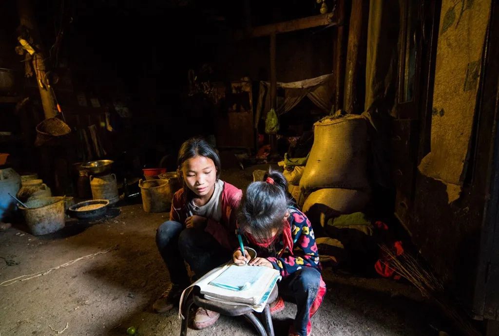 彝族千年传统民俗节日火把节、原生态赶集、幸福火车看凉山摄影团