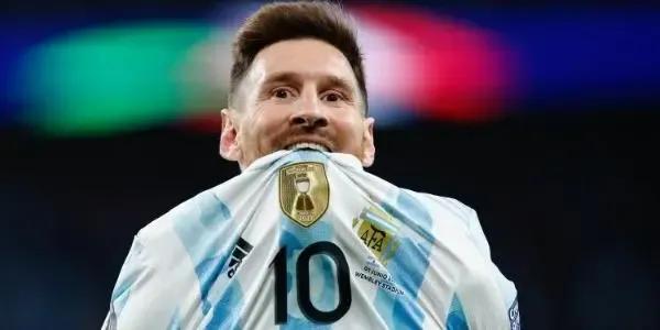 梅西可谓是足球界的一大传奇,传奇之路梅西