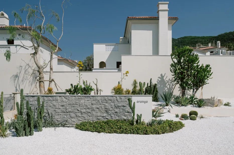 三亚沙滩和碧海蓝天,三亚有清澈的海水和美丽的沙滩