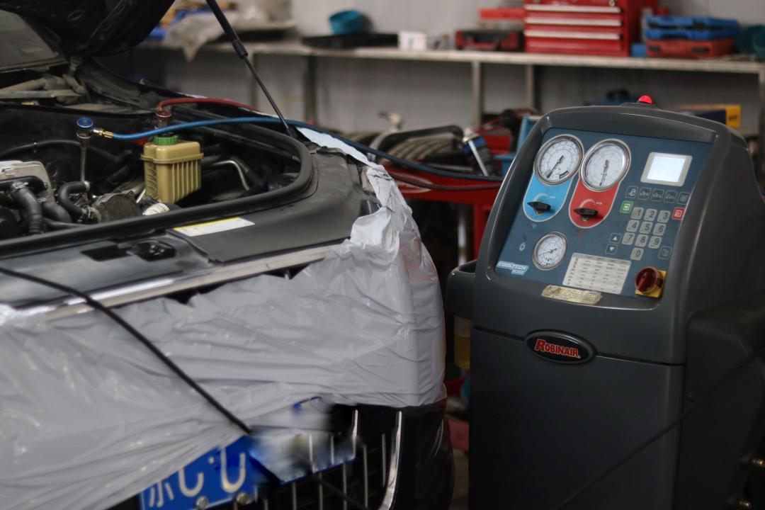 奥迪q7报废厂,老款奥迪q7出车祸