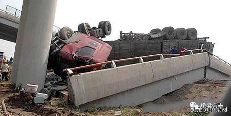 有关独柱墩倾覆问题的再思考