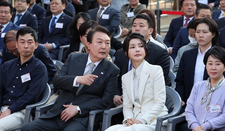 韩第一夫人,韩第一夫人着装