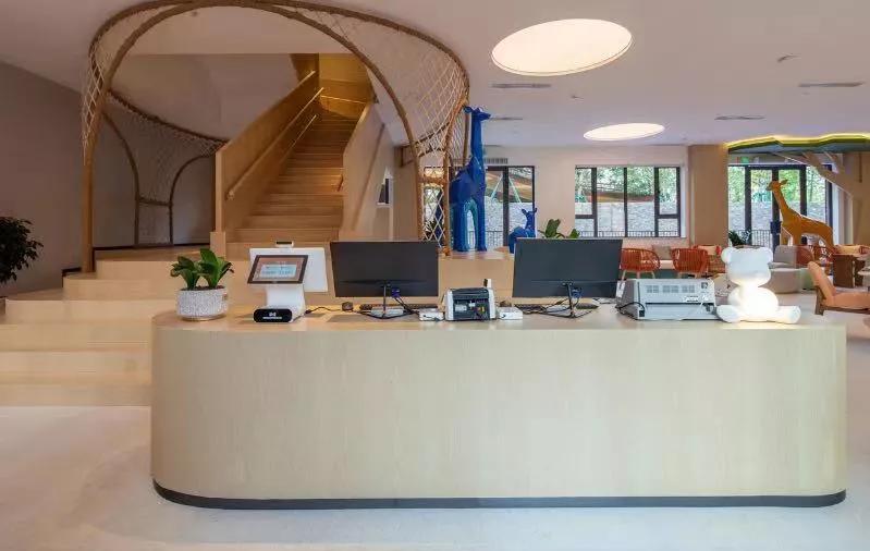 小精灵同款树屋绝了!遛娃的秘密基地,诗境家园里的度假圣地