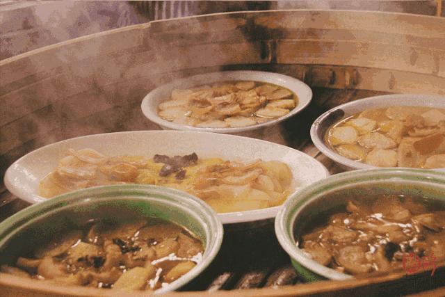 一场烟花登顶热搜！满城美食火成顶流，这座夏日小城太宝藏了！