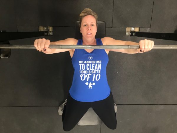 卧推姿势正确但肩膀还是痛,上斜卧推肩膀疼卧推没事