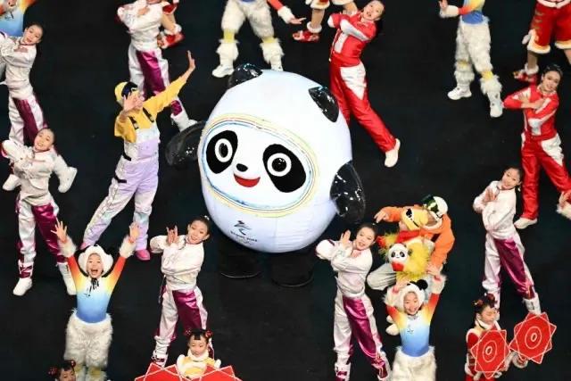 顶流冰墩墩国外,顶流冰墩墩有多火