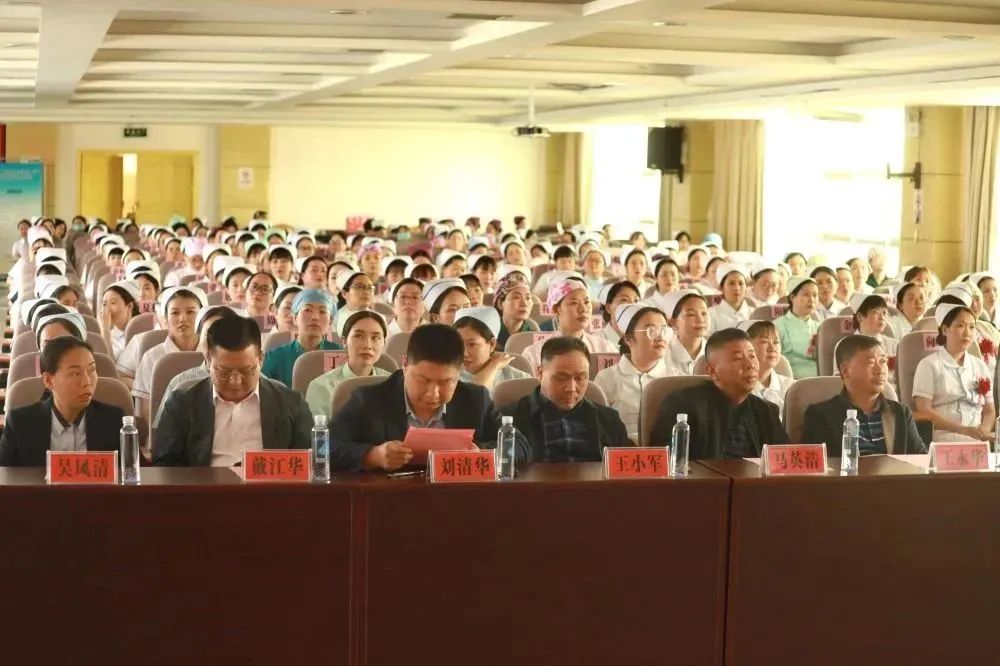 发展护士队伍改善护理服务的感悟,发展护士队伍改善护理服务1500字