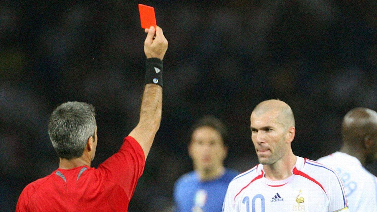 回顾2006年世界杯经典，齐达内惨遭算计，马特拉齐成功抢镜成主角