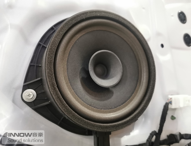 浅吟低唱上海音豪欧拉黑猫汽车音响改装德国彩虹EL-C260E两分频