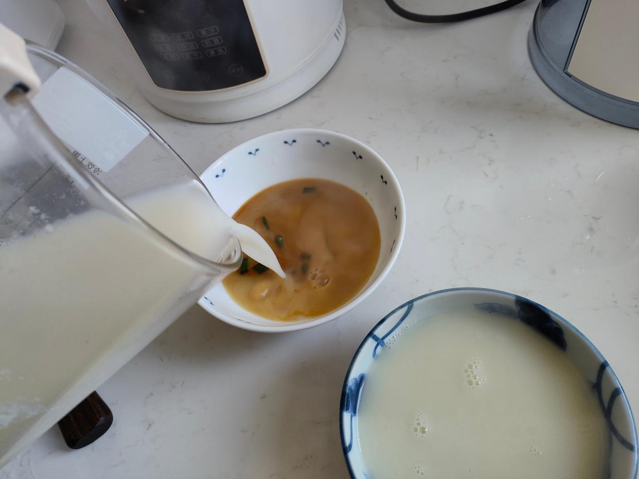 老两口晒出早餐，低调“奢华”又养生，网友感叹：退休金多少