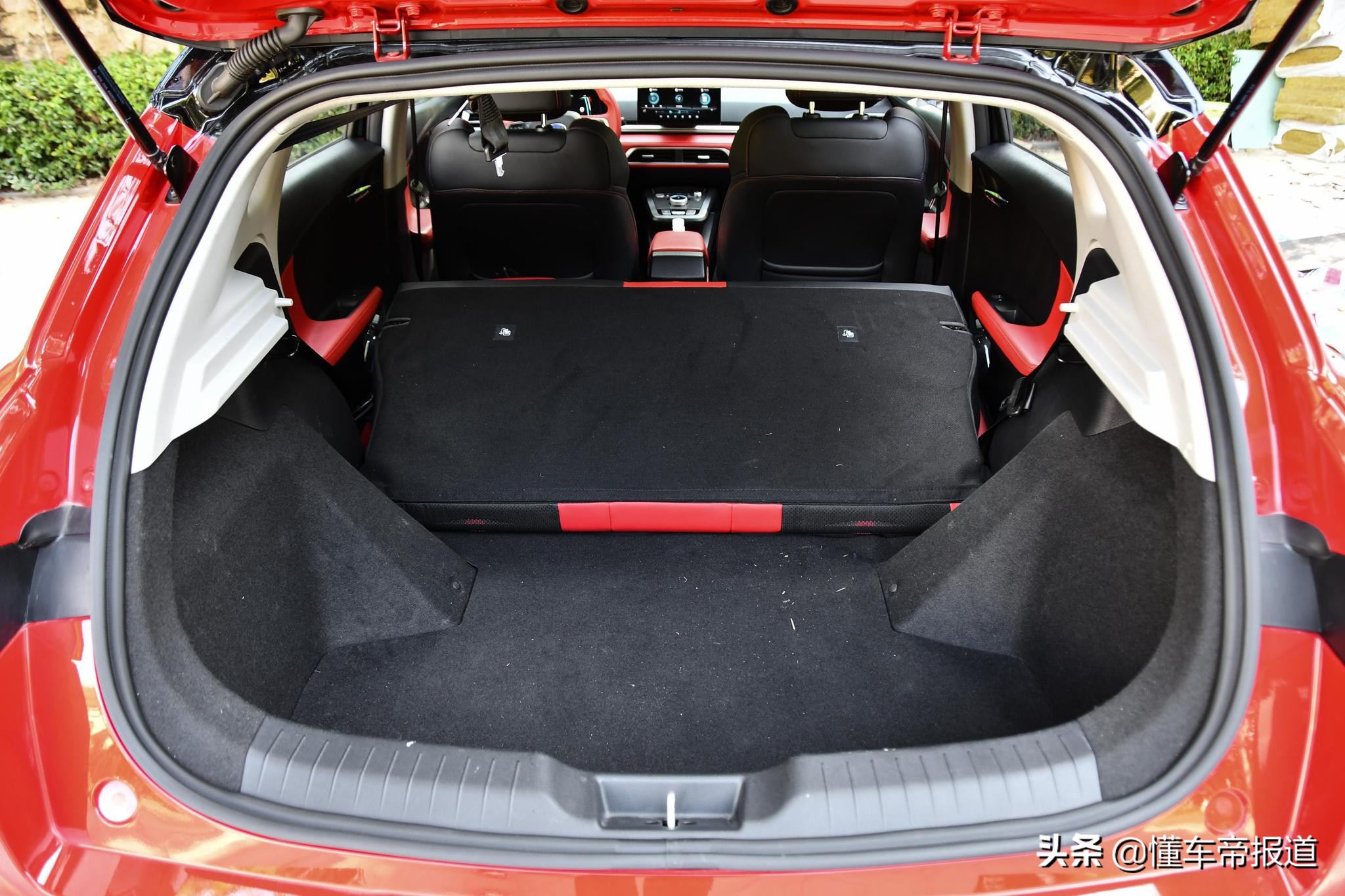 新能源比亚迪e2汽车测评,全新比亚迪e2到店实拍