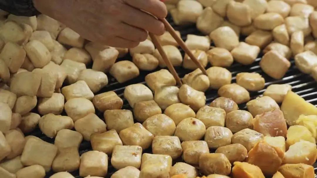 云南旅游各地美食推荐一下,去云南旅游必吃的美食有哪些