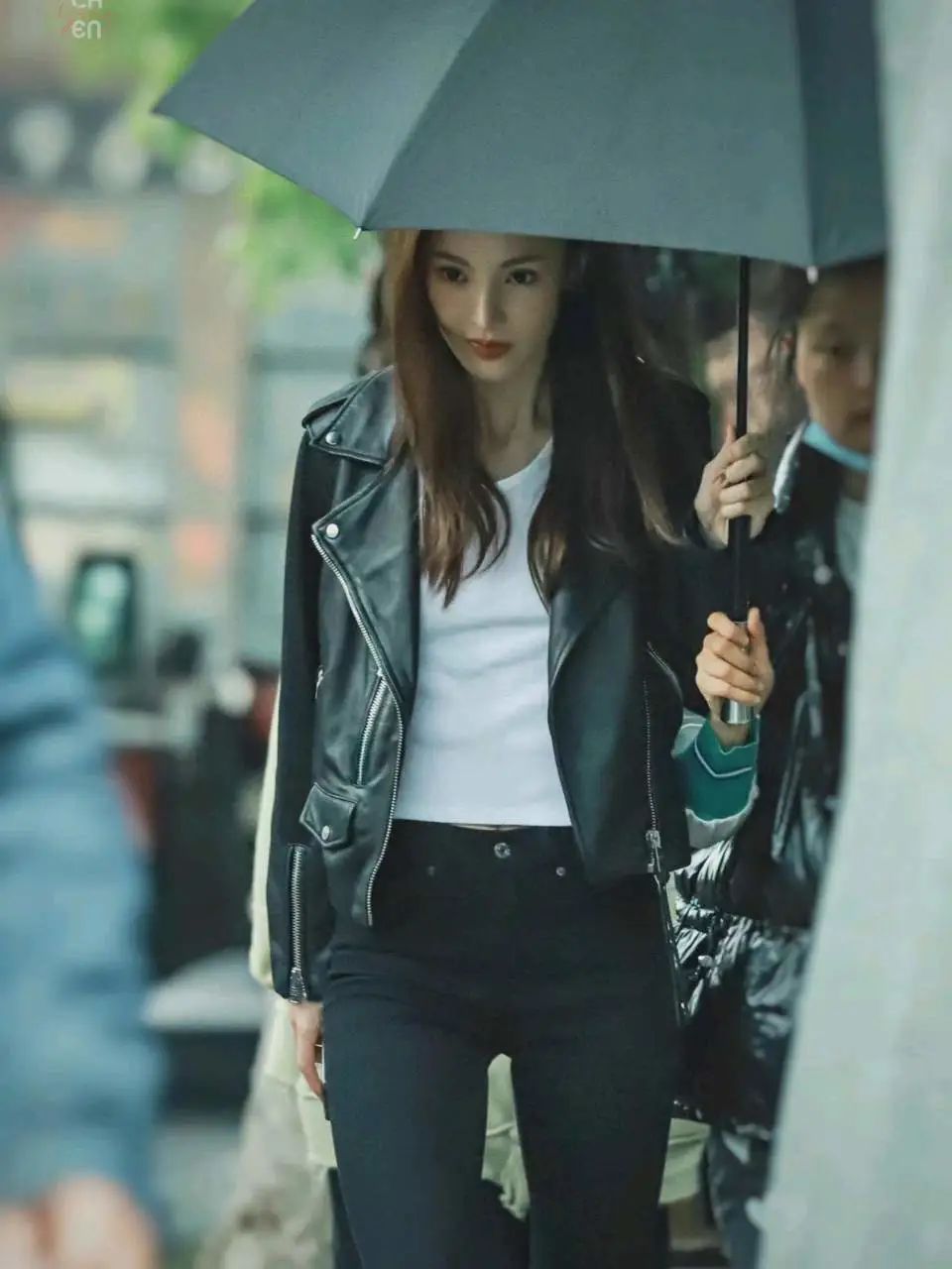 洋气气质皮夹克,皮夹克穿出高级风