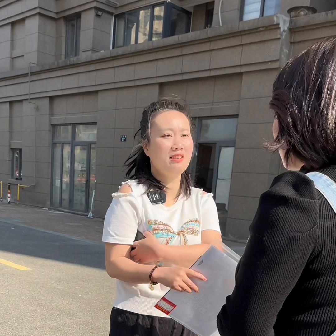 拿着所谓“老公”的资料来卖车，一样老公的信息都提供不了...