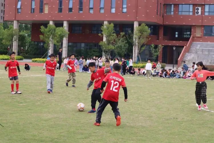 足球点燃激情，绿茵放飞梦想——云龙小学第一届“校长杯”足球赛