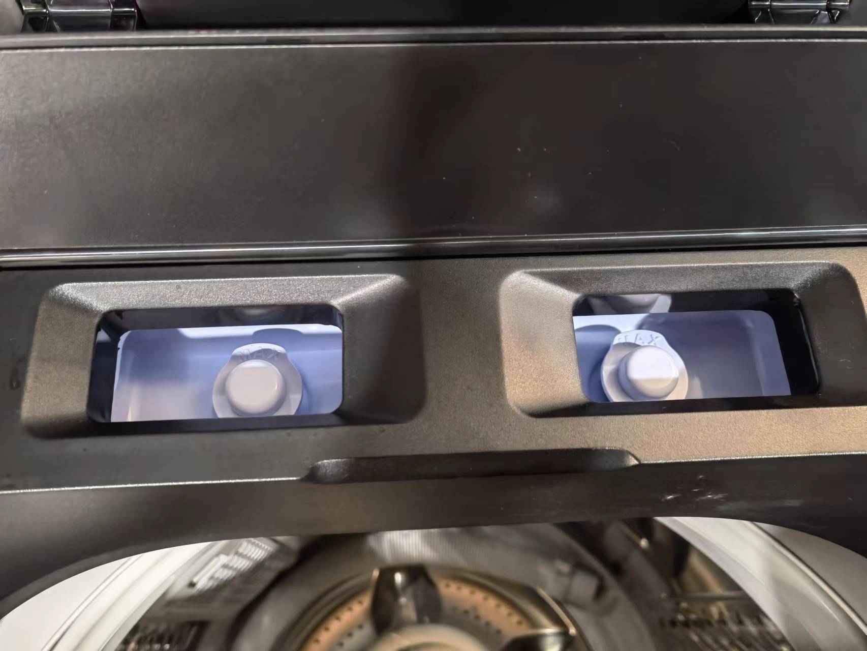 老妈到家里帮忙大扫除，却不小心把洗衣机底盘拆了