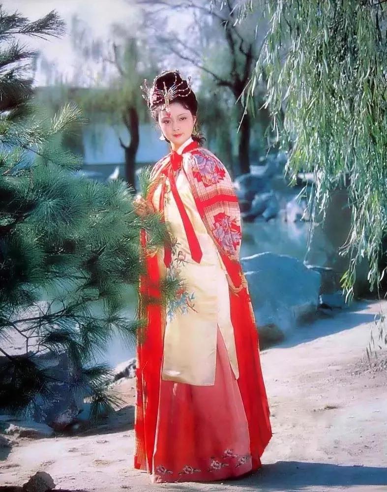 宝钗那么优秀为什么会被落选,宝钗性格怎么样