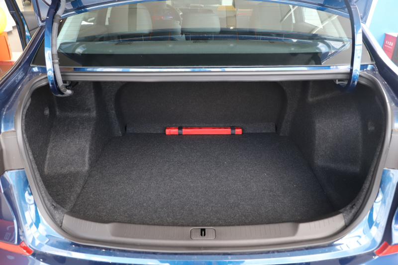 雪佛兰科鲁泽5到10万左右,雪佛兰科鲁泽20241.3t轻混什么意思