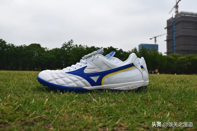 美津浓宽脚碎钉足球鞋推荐,足球鞋推荐中场宽脚美津浓