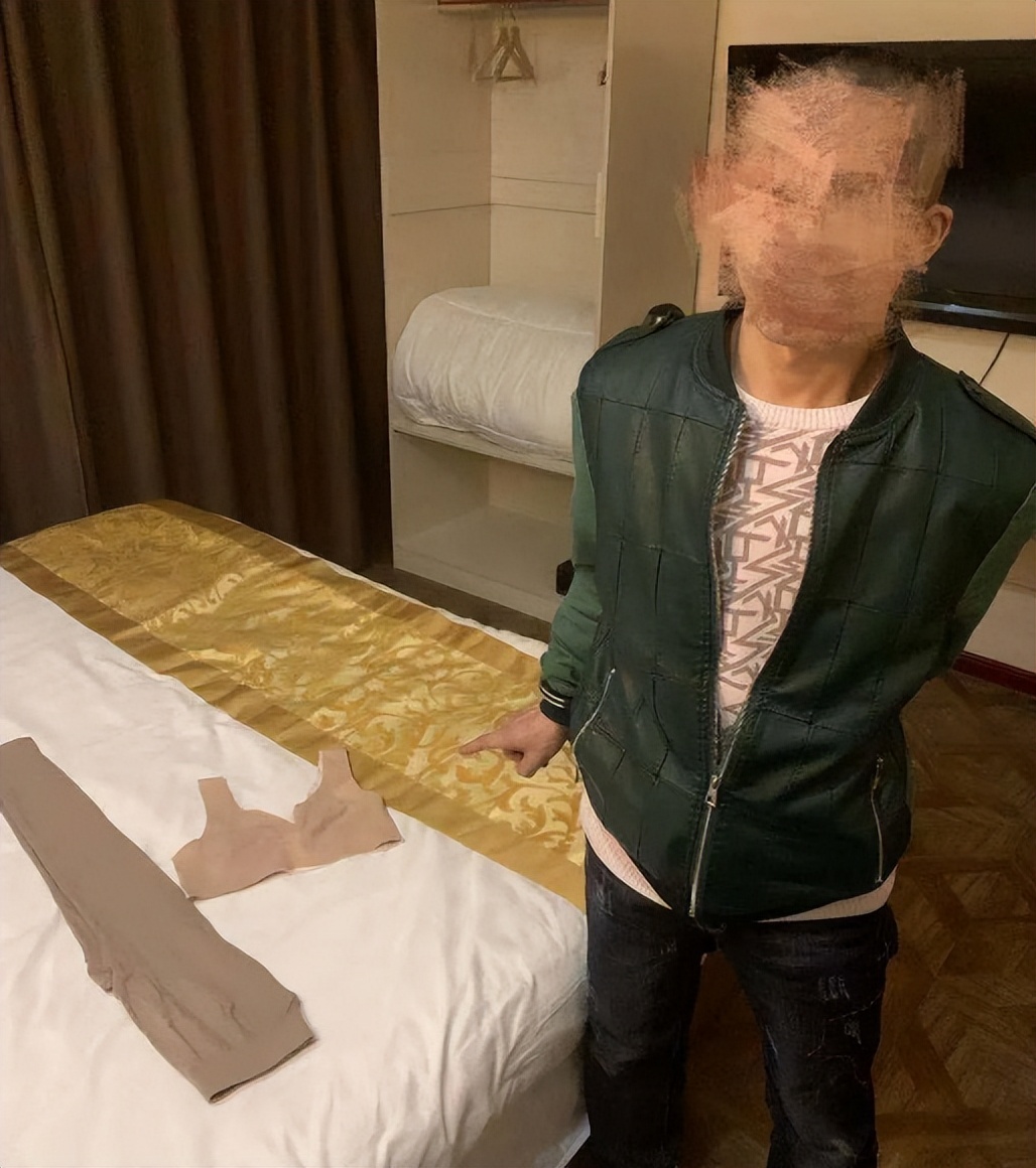 男子家中*袜丝**成山，一天不闻心里难受，让我坐牢可以丢我*袜丝**不行