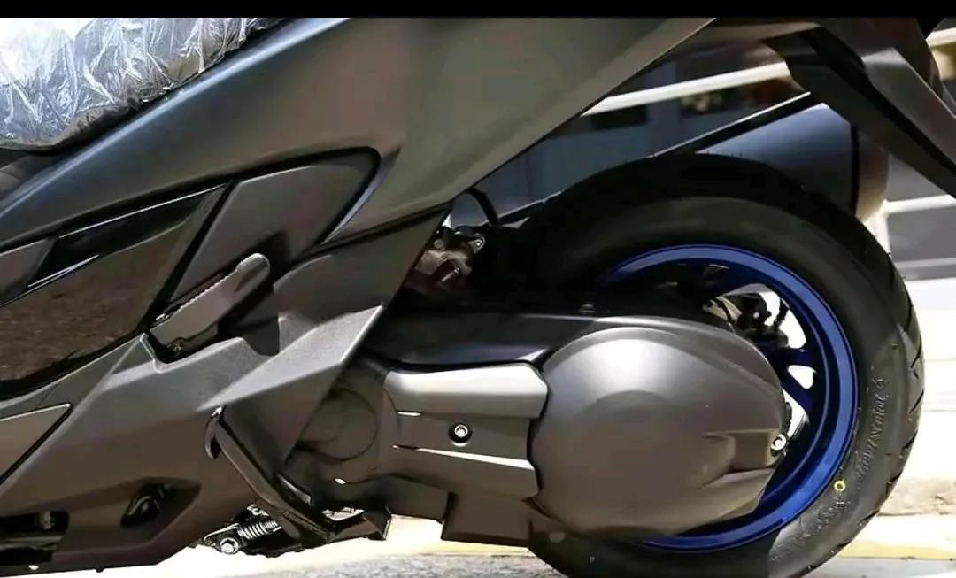 有点不思进取的踏板，铃木“汉堡人”400