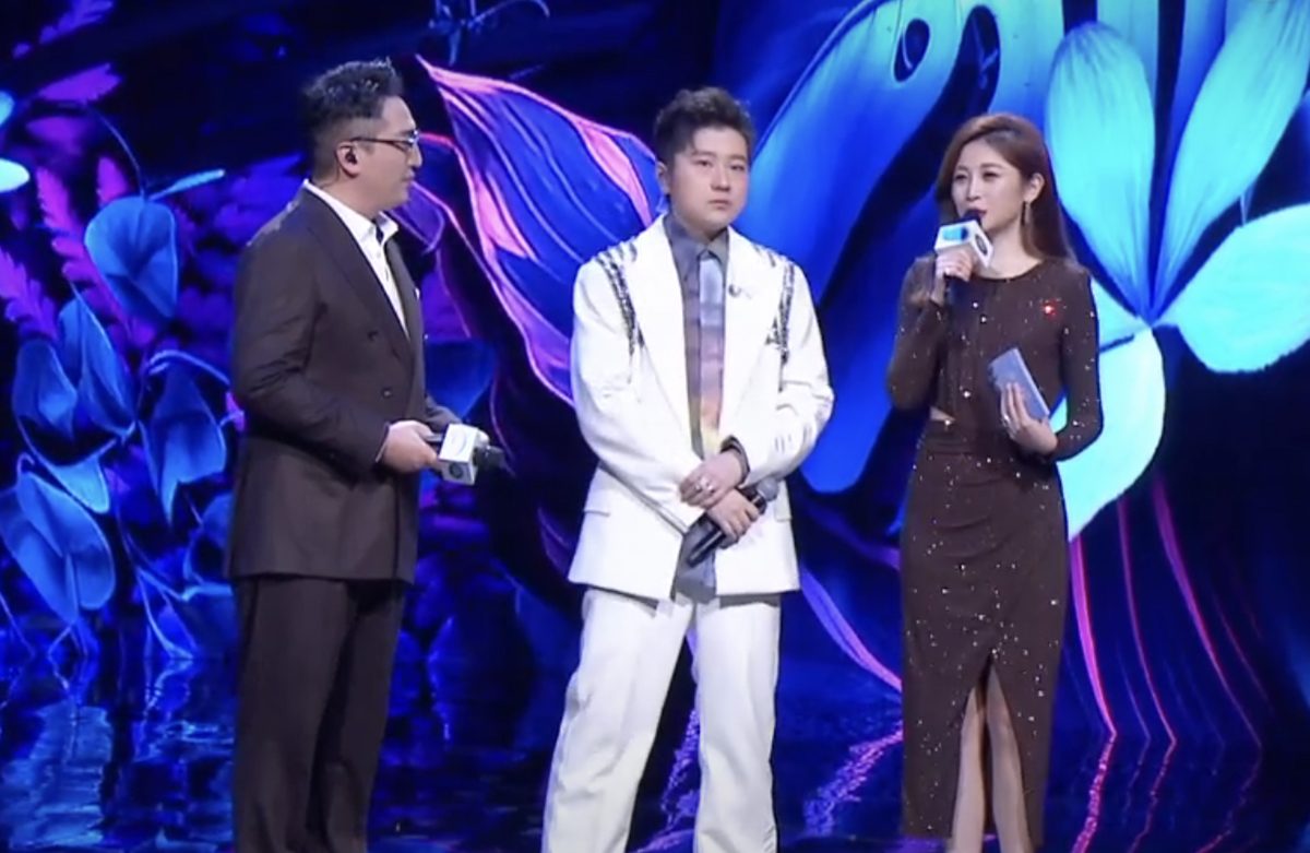 歌手2020周深夺冠现场完整版,周深李宇春星光大赏现场