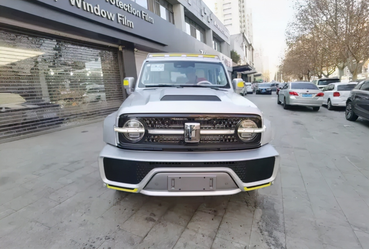 年前提车的幸运儿，赛博坦克挂牌上路！9万多的排面你看值吗？