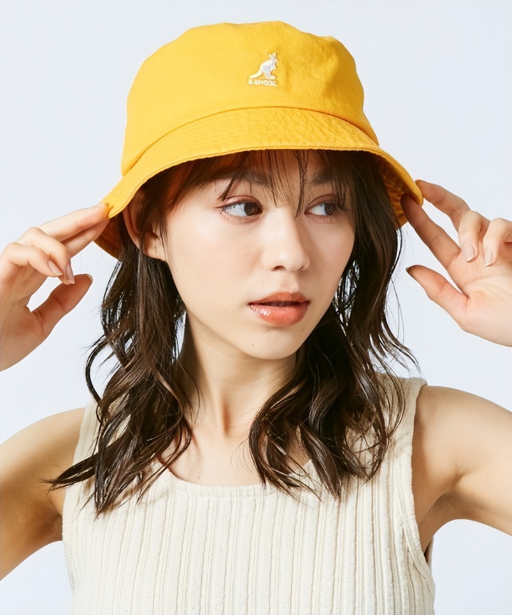 刘海戴遮阳帽子的正确方法,各种帽子的戴法长发