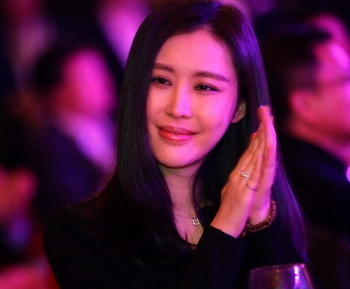 王石田朴珺定居日本,王石给田朴珺买房子