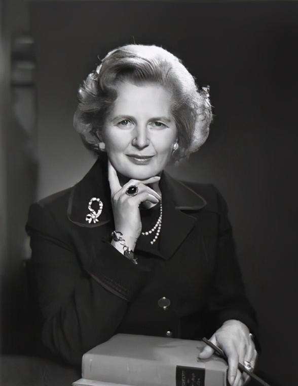 1997年香港回归谈判,邓爷爷霸气反击,英方敢拖就一锤子砸死