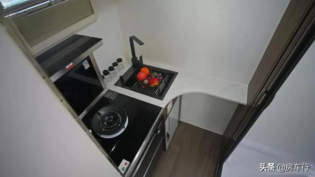 13万b型房车有几款可选,大通旅行家v90房车2021年