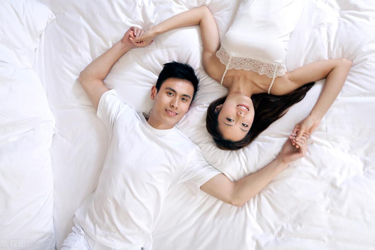 班主任幽默介绍科任老师,班主任趣味介绍自己搞笑模板