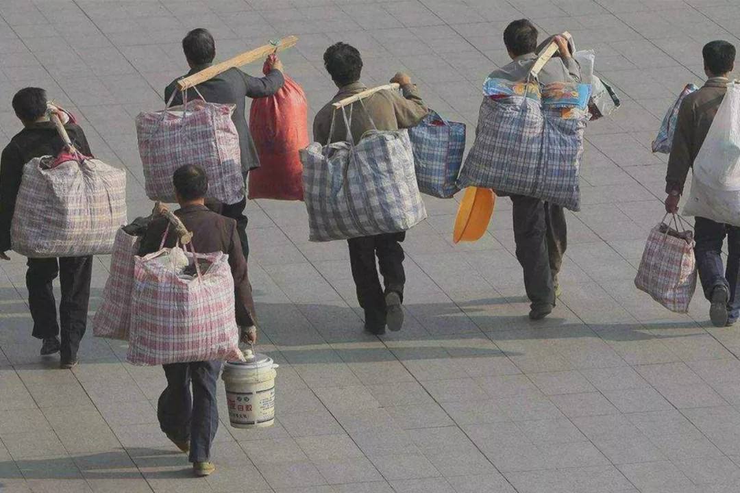 放牛娃的百亿人生：将10元店开遍全球，一年狂赚200亿