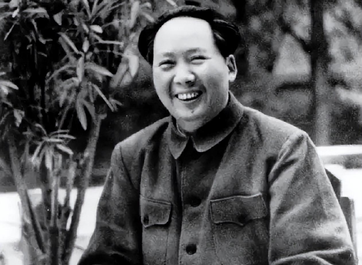 52年孔子玉陪毛主席参观孔府时，*世友许**坦言：孔家是几千年的贵族